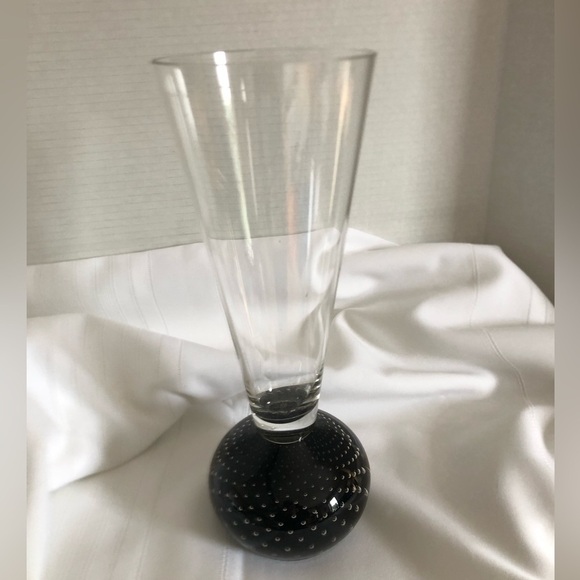 Vtg Hand Blown Glass Vase with Black Base with Controlled Bubbles - Picture 16 of 16